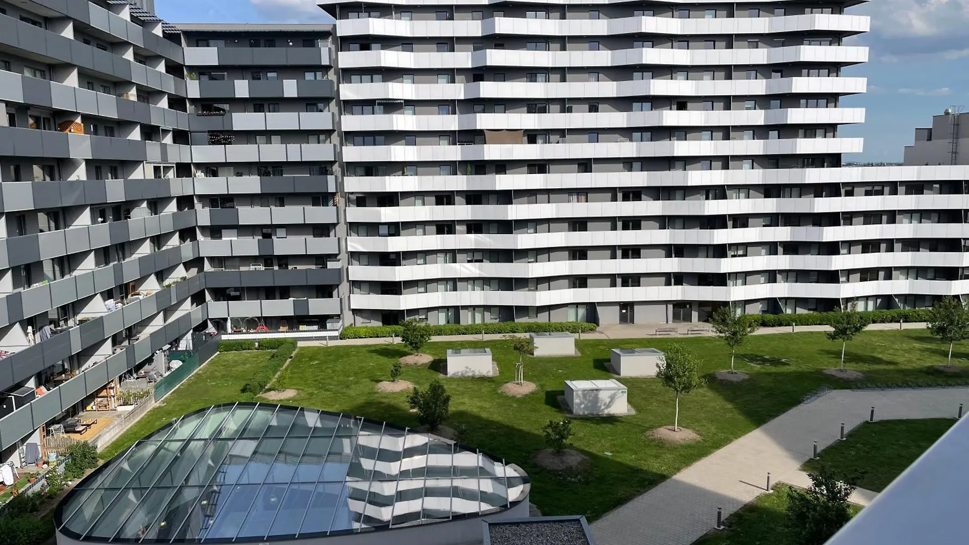 Spacious 1Br Apartment With Balcony Above Citygate Shopping Complex With Metro Access Vienna