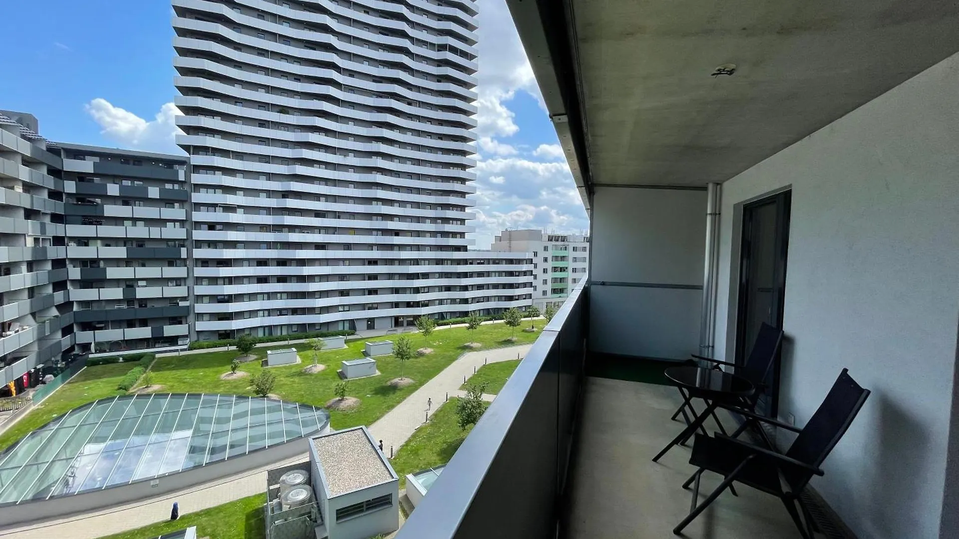 Spacious 1Br Apartment With Balcony Above Citygate Shopping Complex With Metro Access Vienna